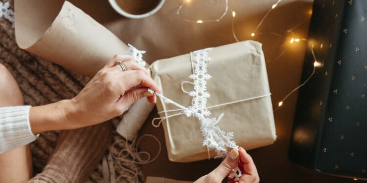 Holiday Gift Wrapping Made Simple: Ideas, Tools, and Inspiration